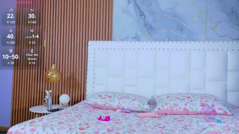 curvybrunnete online show from January 9, 11:57 am