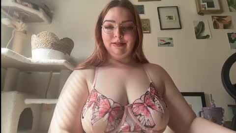 Cate online show from April 3, 8:29 pm