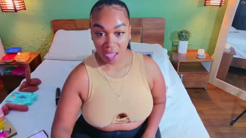 Snapshot of curvyebonyy_ chatting on April 20, 7:04 pm Danna online show from April 20, 7:04 pm