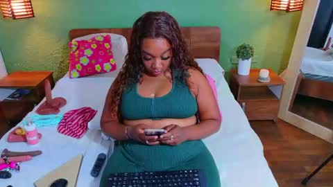 Snapshot of curvyebonyy_ chatting on May 16, 5:23 pm Danna online show from May 16, 5:23 pm