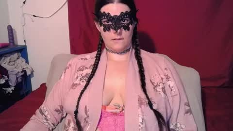 Snapshot of curvygamerceline chatting on May 6, 1:47 am Celine Fawe online show from May 6, 1:47 am