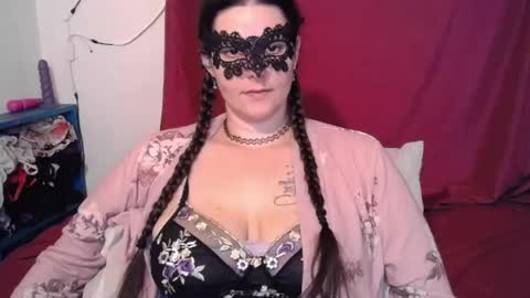 Snapshot of curvygamerceline chatting on June 3, 7:08 pm Celine Fawe online show from June 3, 7:08 pm