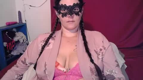 Snapshot of curvygamerceline chatting on June 19, 10:35 pm Celine Fawe online show from June 19, 10:35 pm