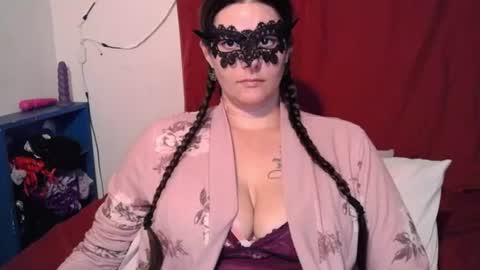 Snapshot of curvygamerceline chatting on June 24, 1:37 am Celine Fawe online show from June 24, 1:37 am