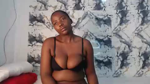 Snapshot of curvyj255 chatting on June 21, 8:33 pm curvyj255 online show from June 21, 8:33 pm