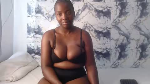 Snapshot of curvyj255 chatting on July 17, 8:21 am curvyj255 online show from July 17, 8:21 am