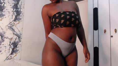 Snapshot of curvyj255 chatting on July 28, 7:39 pm curvyj255 online show from July 28, 7:39 pm