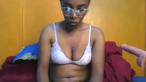 curvylyin online show from February 16, 11:17 am