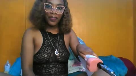 curvylyin online show from March 30, 11:55 am