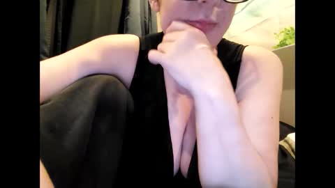 Snapshot of curvymomy69 chatting on March 12, 12:53 am Milfmomma online show from March 12, 12:53 am