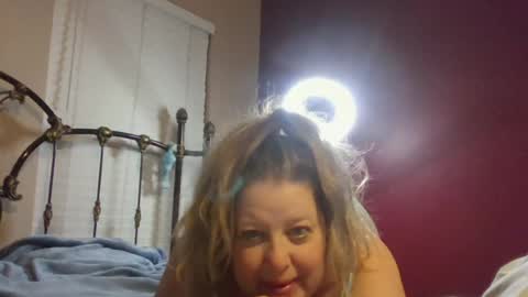 Snapshot of curvynurse69 chatting on June 25, 3:39 am curvynurse69 online show from June 25, 3:39 am