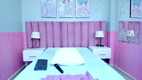 Snapshot of cute__emma chatting on December 24, 5:23 pm online show from December 24, 5:23 pm