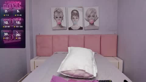 Snapshot of cute__emma chatting on December 29, 12:52 am online show from December 29, 12:52 am