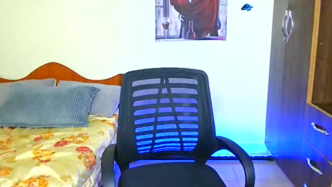 Snapshot of cute_annah chatting on April 1, 6:49 pm cute annah online show from April 1, 6:49 pm