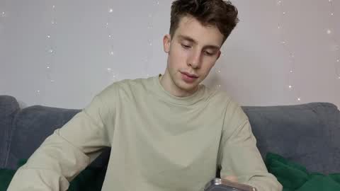 Snapshot of cute_brian chatting on May 14, 4:47 pm Im Brian online show from May 14, 4:47 pm