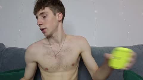 Snapshot of cute_brian chatting on May 27, 4:37 pm Im Brian online show from May 27, 4:37 pm