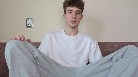 Snapshot of cute_brian chatting on June 7, 7:56 am Im Brian online show from June 7, 7:56 am