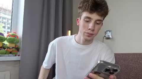 Snapshot of cute_brian chatting on June 10, 1:32 pm Im Brian online show from June 10, 1:32 pm