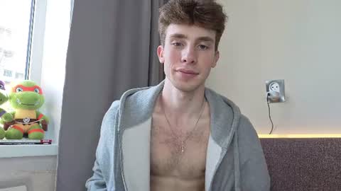 Snapshot of cute_brian chatting on June 12, 8:57 am Im Brian online show from June 12, 8:57 am