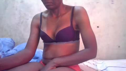 Snapshot of cute_divah4 chatting on April 27, 10:35 am cute_divah4 online show from April 27, 10:35 am
