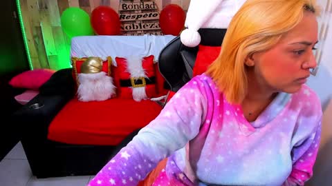    Independent Model online show from December 25, 7:24 pm