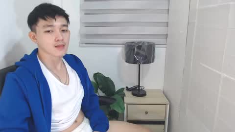 Snapshot of cute_enzo24 chatting on December 14, 7:51 am cute_enzo24 online show from December 14, 7:51 am