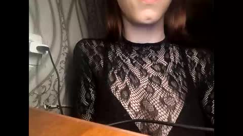 cute_foxis online show from May 7, 10:26 pm