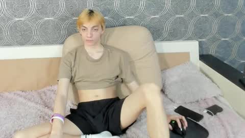 Snapshot of cute_grecha chatting on March 28, 7:41 am Grisha online show from March 28, 7:41 am