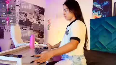Snapshot of cute_horny12 chatting on July 31, 1:32 pm Cute horny1 online show from July 31, 1:32 pm