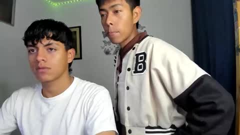 Snapshot of cute_horny_friends chatting on May 19, 12:49 am AnderSamu online show from May 19, 12:49 am