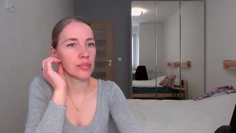 Snapshot of cute_lion_ chatting on April 19, 1:10 pm cute_lion_ online show from April 19, 1:10 pm