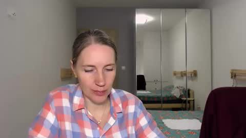 Snapshot of cute_lion_ chatting on April 19, 6:10 pm cute_lion_ online show from April 19, 6:10 pm