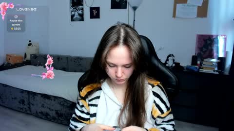 Snapshot of cute_little_ass chatting on April 1, 6:14 am Emily online show from April 1, 6:14 am
