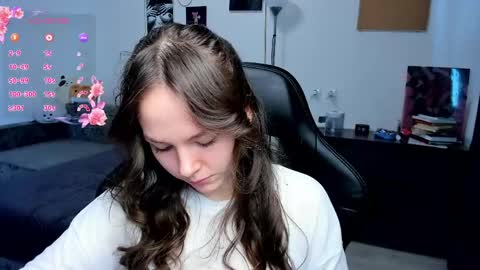 Snapshot of cute_little_ass chatting on April 24, 8:17 am Emily online show from April 24, 8:17 am