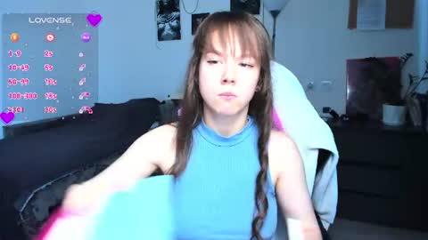 Snapshot of cute_little_ass chatting on July 14, 9:03 am Emily online show from July 14, 9:03 am
