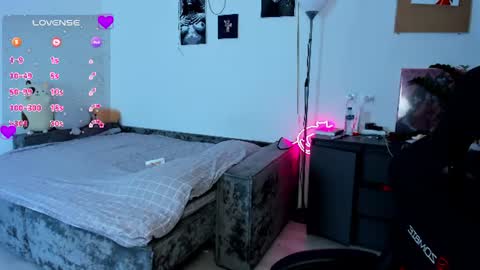 Snapshot of cute_little_ass chatting on July 28, 11:17 am Emily online show from July 28, 11:17 am