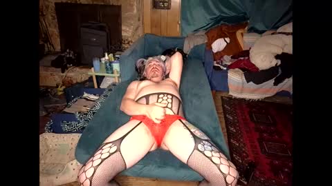 cute_little_one online show from April 12, 8:19 am