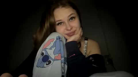 Snapshot of cute_shy00 chatting on November 10, 11:59 pm cute_shy00 online show from November 10, 11:59 pm