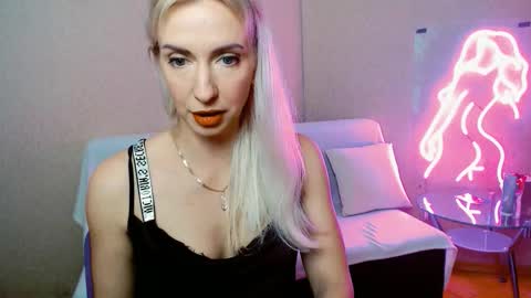 cute_smile_shy online show from November 8, 8:51 pm