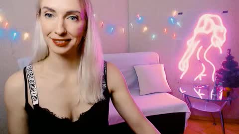 cute_smile_shy online show from December 18, 8:48 pm