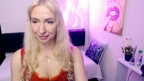 Snapshot of cute_smile_shy chatting on June 9, 9:04 pm cute_smile_shy online show from June 9, 9:04 pm