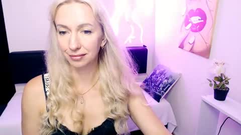 Snapshot of cute_smile_shy chatting on July 14, 5:12 am cute_smile_shy online show from July 14, 5:12 am