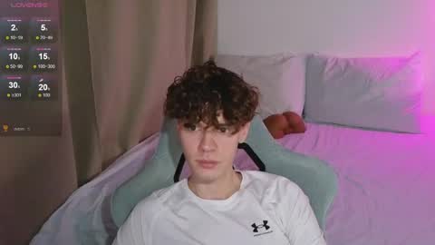 Snapshot of cute_thomas chatting on April 24, 7:27 pm Thomas - online show from April 24, 7:27 pm