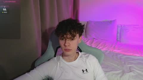 Snapshot of cute_thomas chatting on May 9, 6:46 pm Thomas - online show from May 9, 6:46 pm
