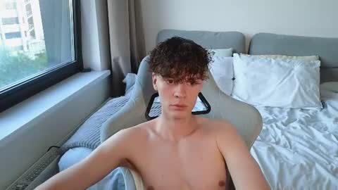 Snapshot of cute_thomas chatting on June 16, 5:37 pm Thomas - online show from June 16, 5:37 pm