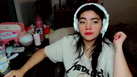 Snapshot of cuteambervi chatting on December 2, 1:36 am Princess Amber online show from December 2, 1:36 am