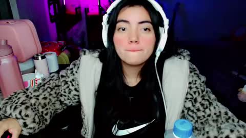 Snapshot of cuteambervi chatting on December 6, 12:45 am Princess Amber online show from December 6, 12:45 am