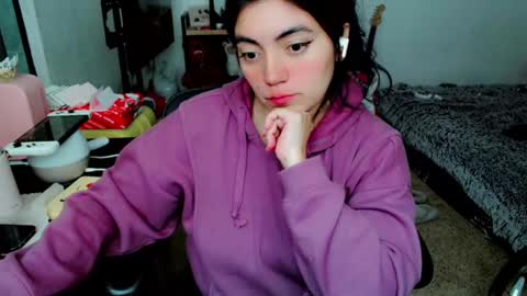 Snapshot of cuteambervi chatting on December 6, 9:02 pm Princess Amber online show from December 6, 9:02 pm