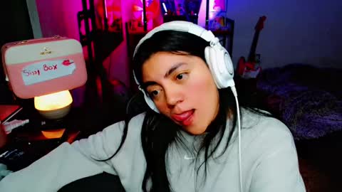 Snapshot of cuteambervi chatting on February 4, 12:29 am Princess Amber online show from February 4, 12:29 am