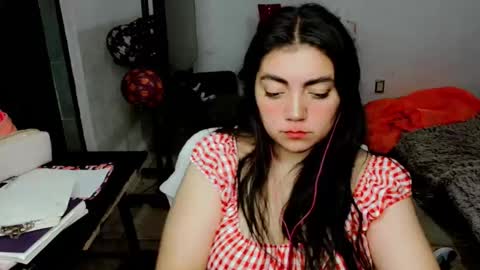 Snapshot of cuteambervi chatting on October 26, 1:11 am Princess Amber online show from October 26, 1:11 am